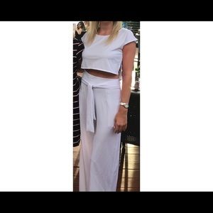 White 2 piece crop set